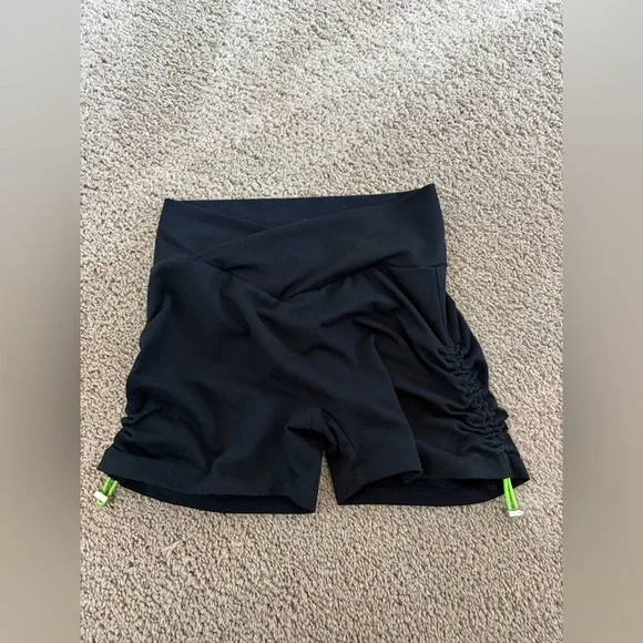 Bombshell Sportswear CONTOUR TOGGLE SHORTS - Picture 2 of 8